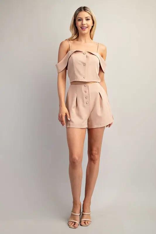 Top rosa pastel con hombros caídos y botones enfrente by Yanet Collection