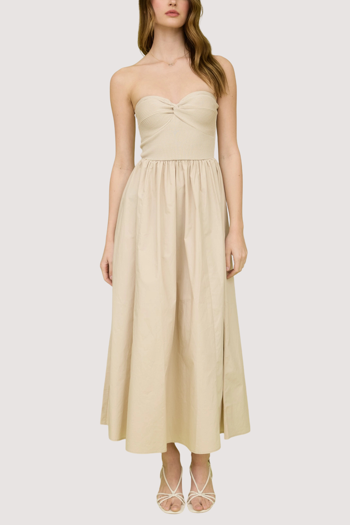 Vestido Largo con Escote Corazón Color Beige