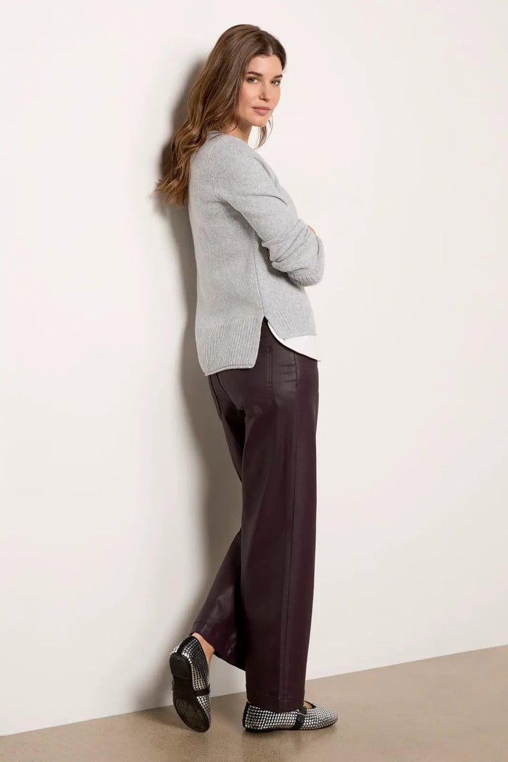 Pantalón Vinipiel Burgundy Oscuro Pierna Ancha by Yanet Collective