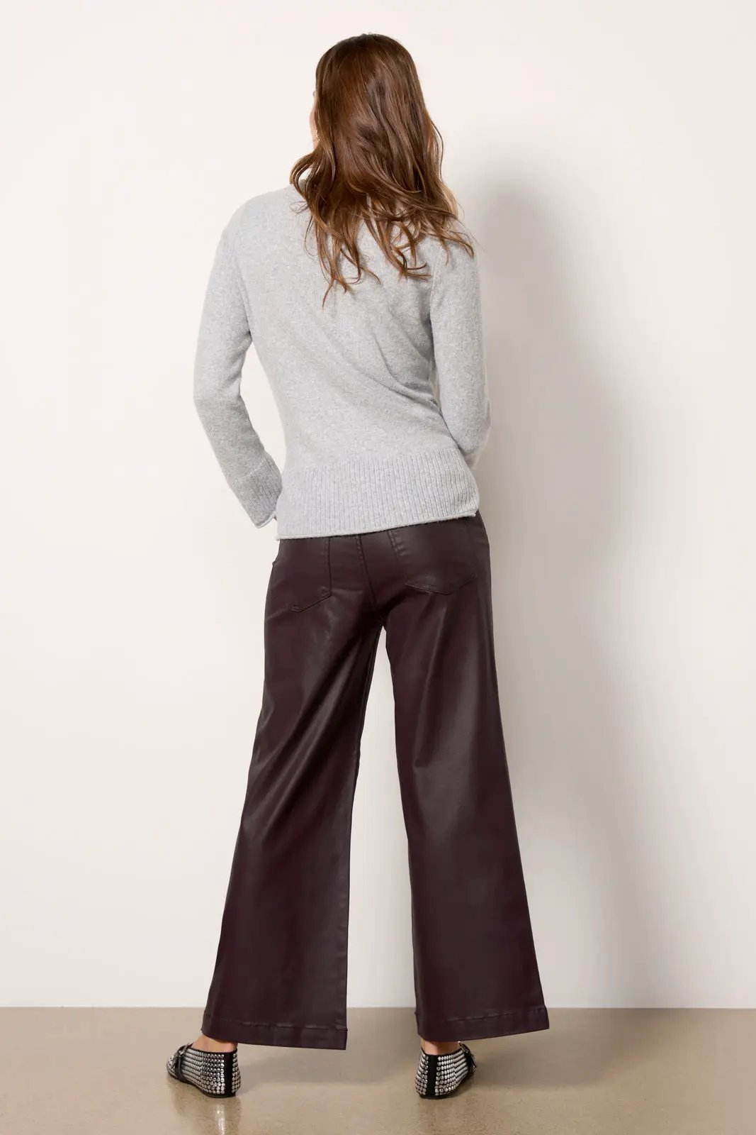 Pantalón Vinipiel Burgundy Oscuro Pierna Ancha by Yanet Collective