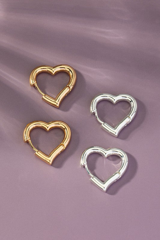 Pendientes de Aro Huggie en Forma de Corazón - Elegancia Boutique en Oro