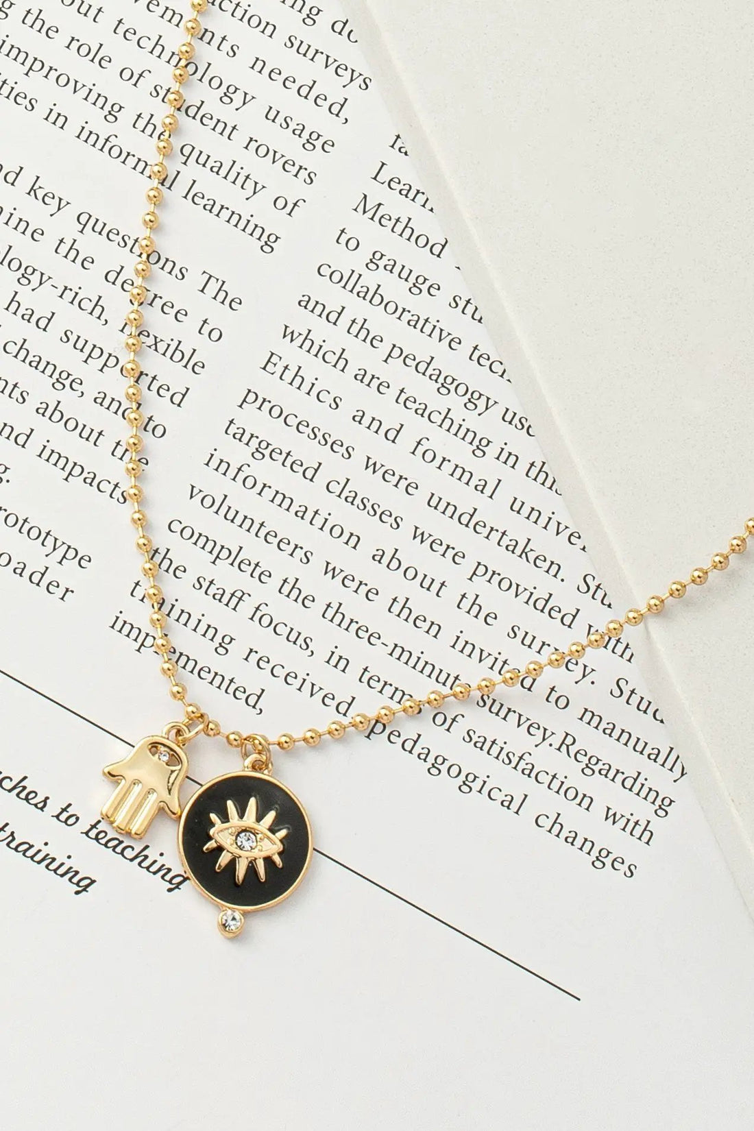 Collar con Mano de Fátima y Ojo Turco con Cadena de Bolitas by Yanet Collective