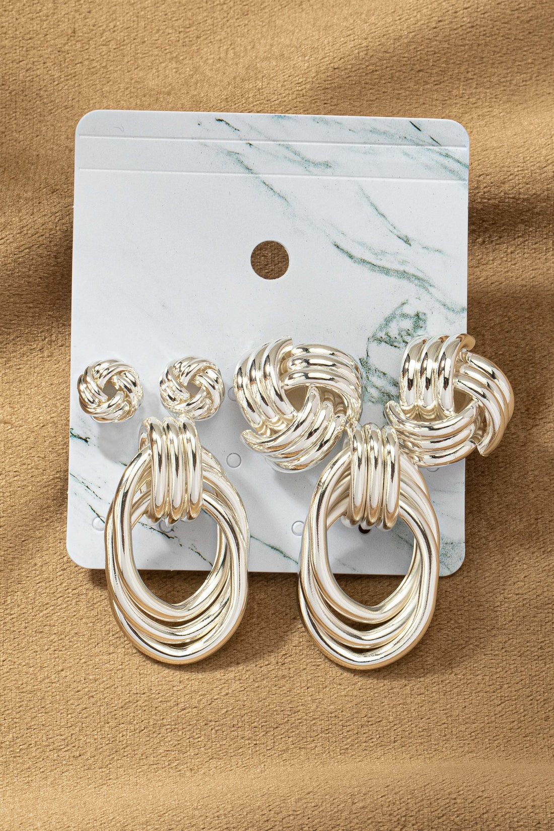 Set de Aretes Elegantes: Nudo y Aro en Tono Plata | Joyería Boutique Exclusiva