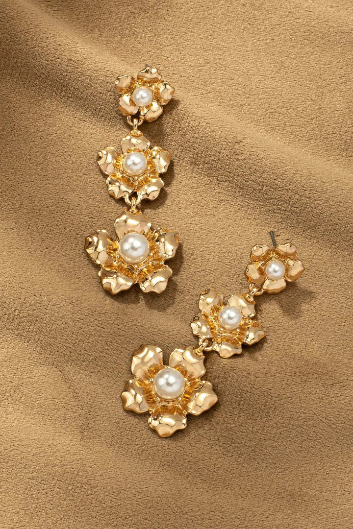 Pendientes colgantes con tres flores de tama–o graduado by Yanet Collection