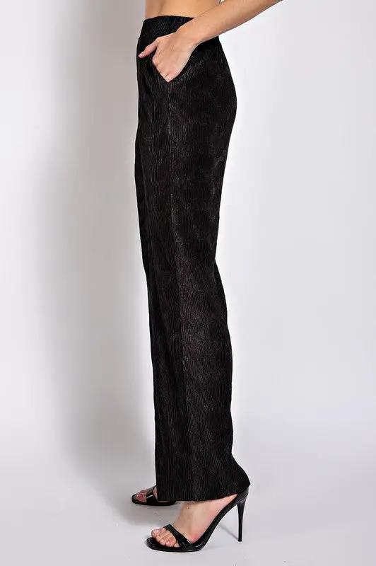 Pantalones con Brillo Metálico: Textura y Estilo by Yanet Collection