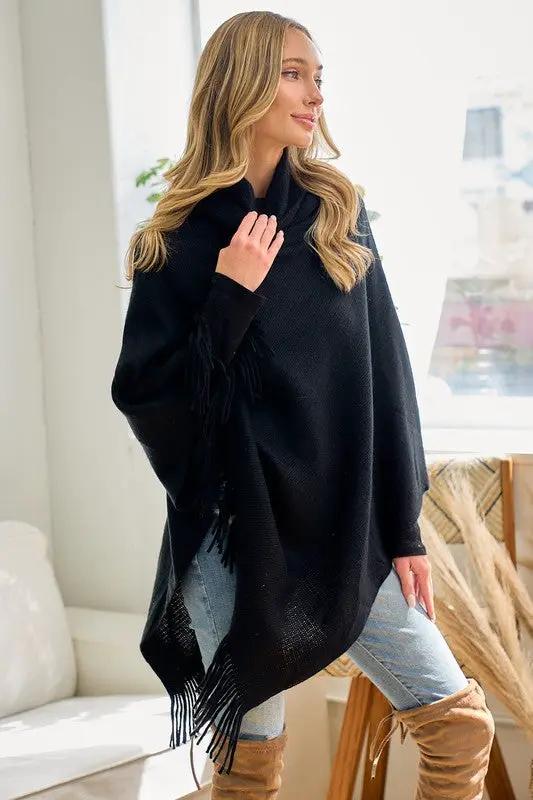 Poncho Tejido Sueter de Mujer con Cuello Mago y Flecos - Negro Elegante by On Blue