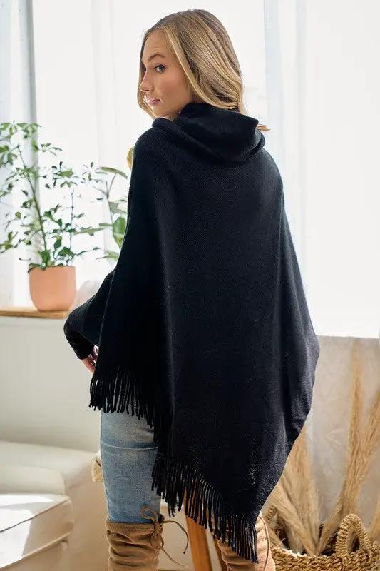 Poncho Tejido Sueter de Mujer con Cuello Mago y Flecos - Negro Elegante by On Blue