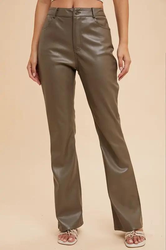 Pantalón de Vinipiel Acampanado para Mujer - Estilo y Comodidad en México by IN LOOM