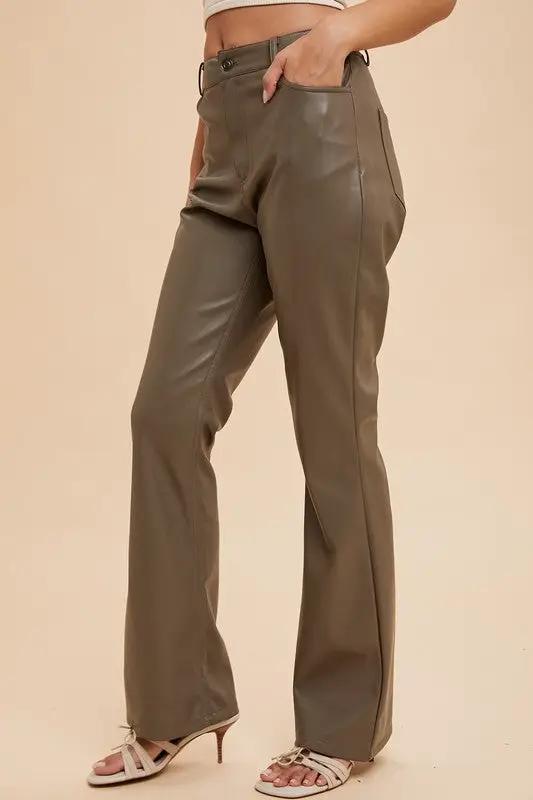 Pantalón de Vinipiel Acampanado para Mujer - Estilo y Comodidad en México by IN LOOM