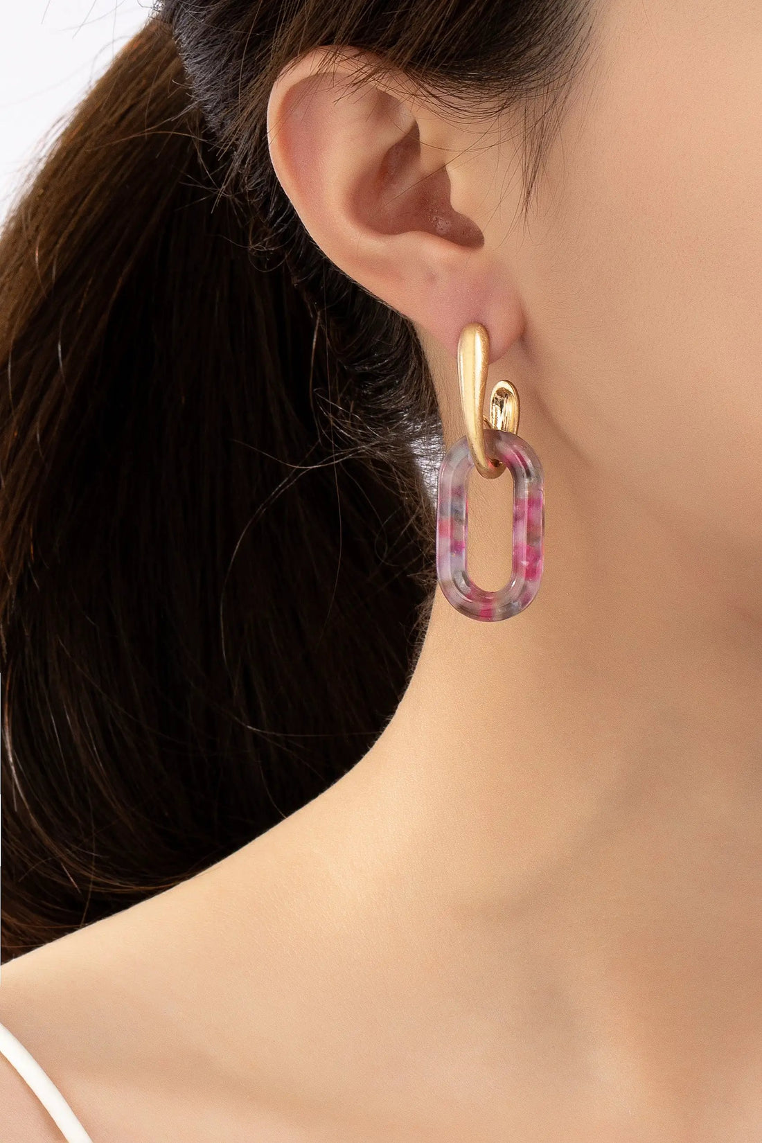 pendientes de aro ovalados fucsia de acetato by Yanet Collection