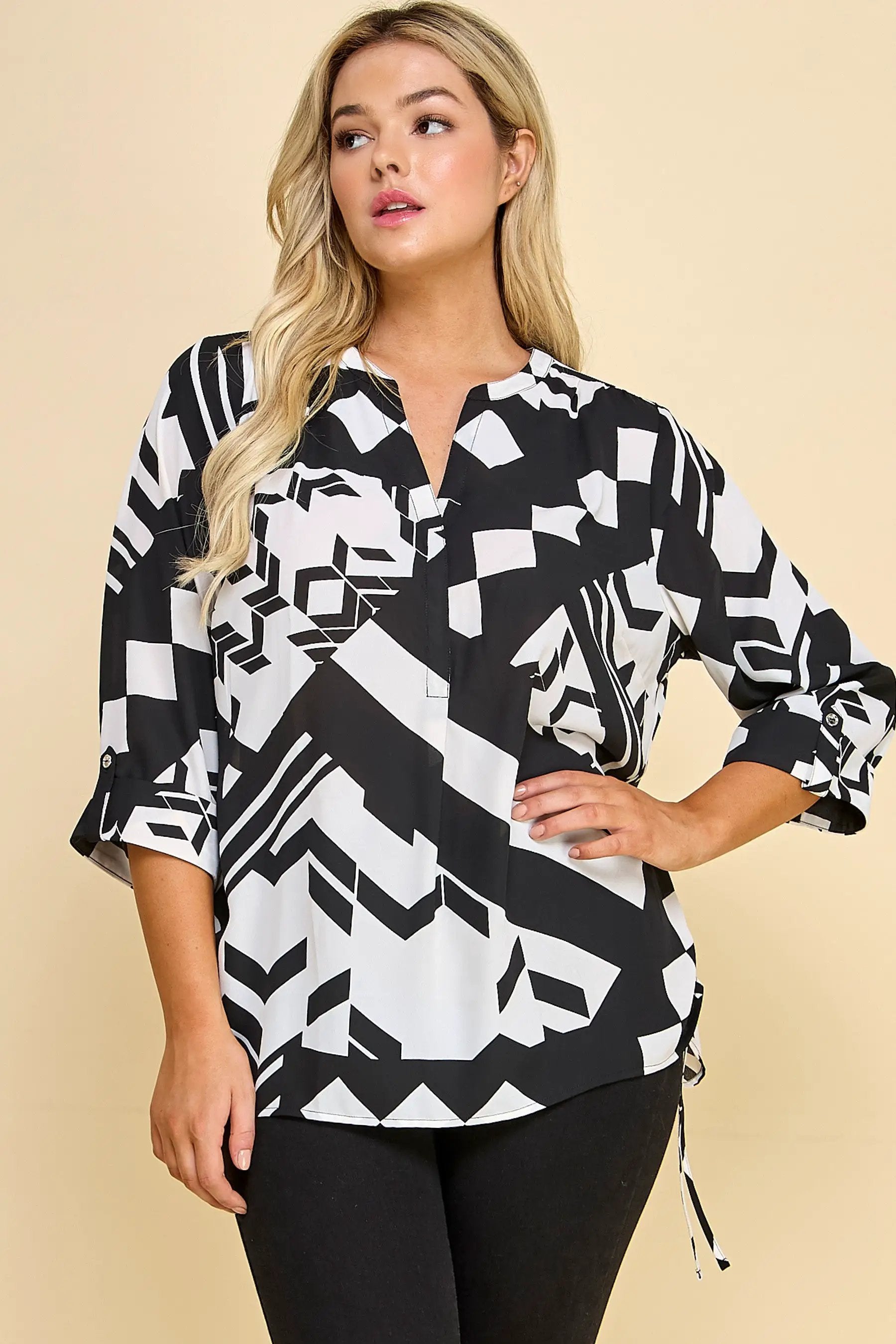 Camisas de Talla Grande con Estampado Monocromático y Cuello en V by Yanet Collective
