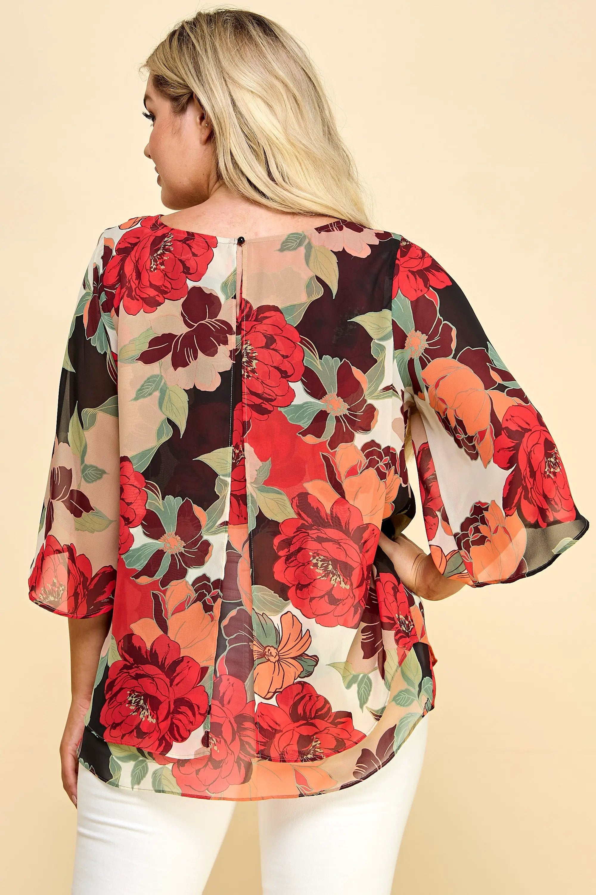 Blusa talla extra de doble capa con manga tres cuartos roja floral roja by Yanet Collective