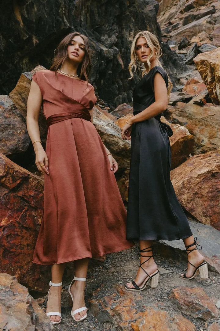 Vestido Terracota Midi Satin by Yanet Collective