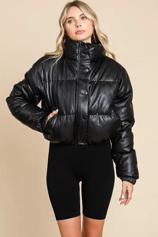 Chamarra Puffer Vinipiel con Cremallera Frontal y Botones Abombada by Yanet Collection