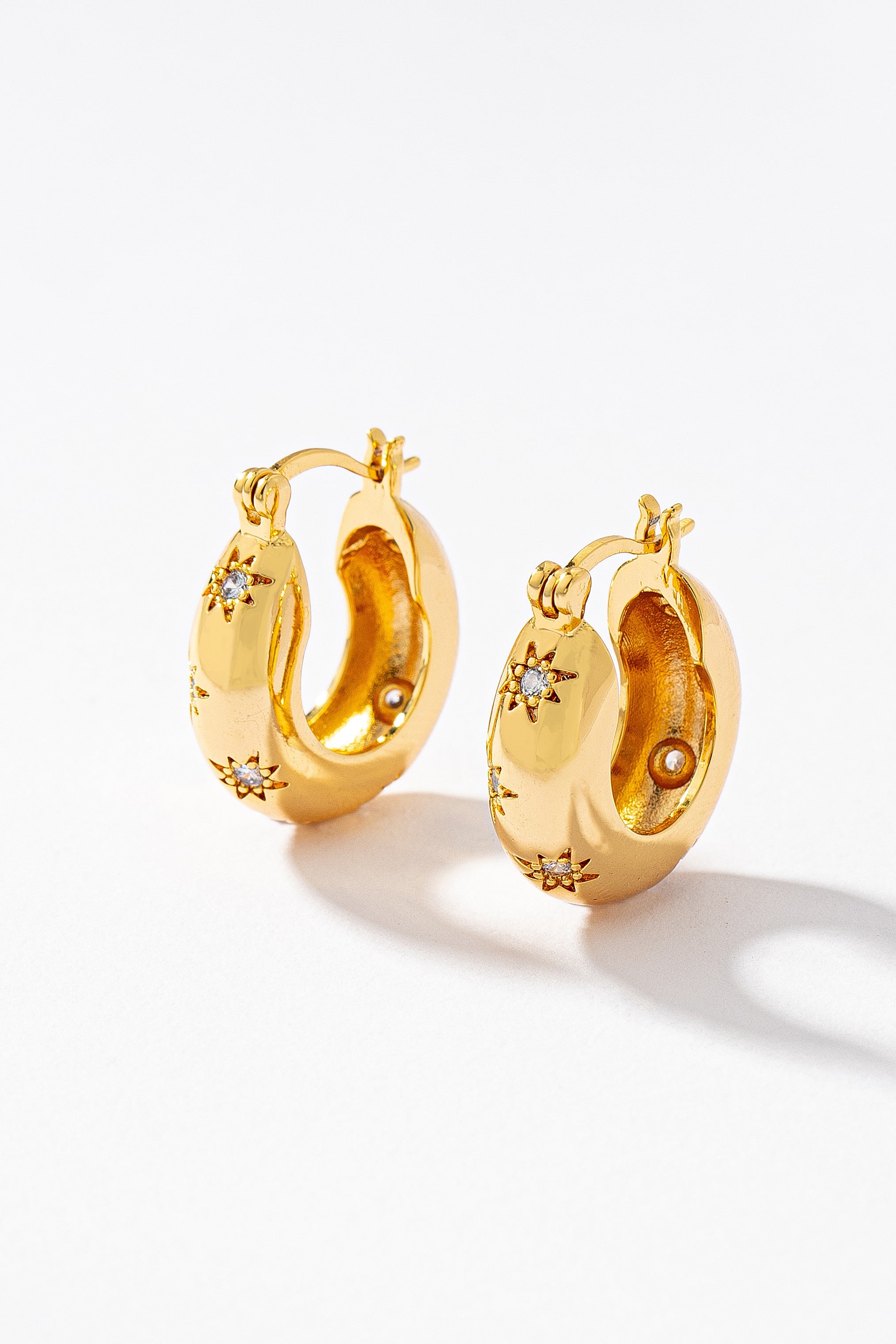 Pendientes de Aro Estrella Brillante - Joyería de Latón Resistente al Agua para Mujer