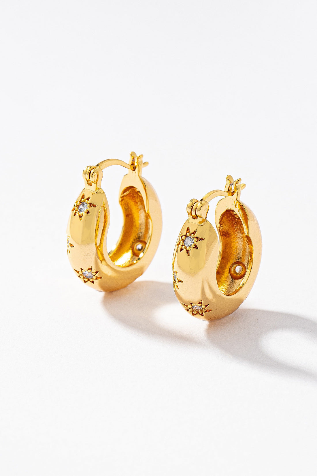 Pendientes de Aro Estrella Brillante - Joyería de Latón Resistente al Agua para Mujer