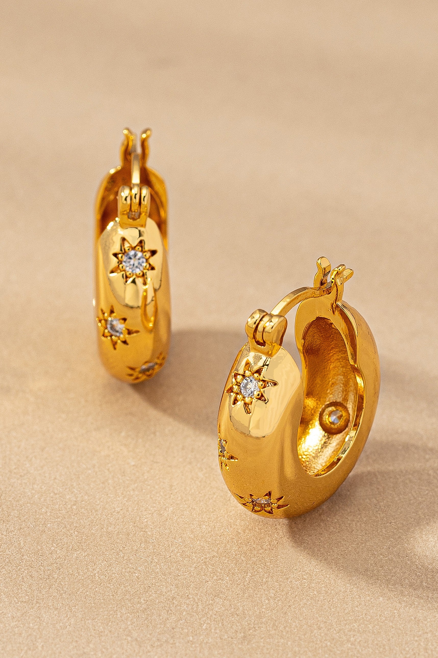 Pendientes de Aro Estrella Brillante - Joyería de Latón Resistente al Agua para Mujer
