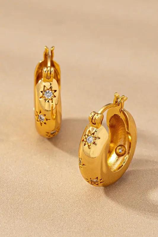 Arracadas de Aro de Latón "Estrellas Grabadas" - Bisutería Resistente al Agua y al Deslustre para Mujer by LA3accessories