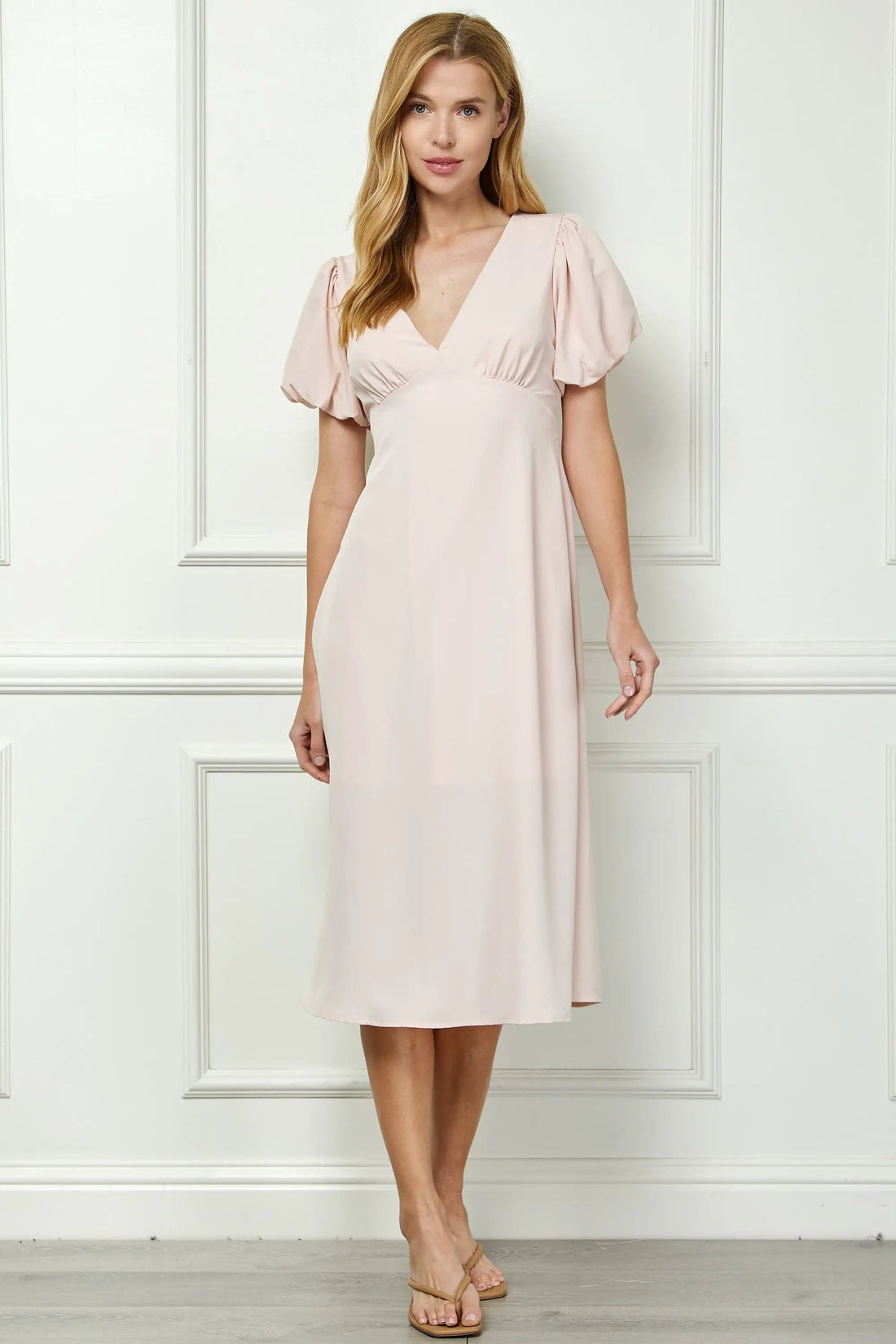 Vestido con Mangas Abullonadas y Escote en V con Lazos en la Espalda by Winslow Collection