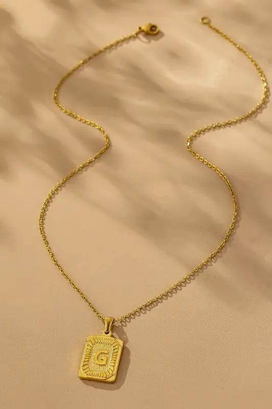 Collar con Inicial en Acero Inoxidable Chapado en Oro | No se Deslustra by LA3accessories