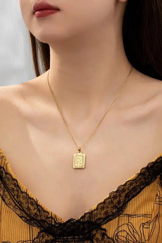 Collar con Inicial en Acero Inoxidable Chapado en Oro | No se Deslustra by LA3accessories