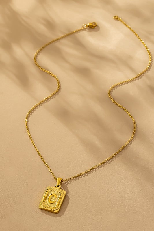 Collar con Inicial en Acero Inoxidable Chapado en Oro | No se Deslustra by LA3accessories