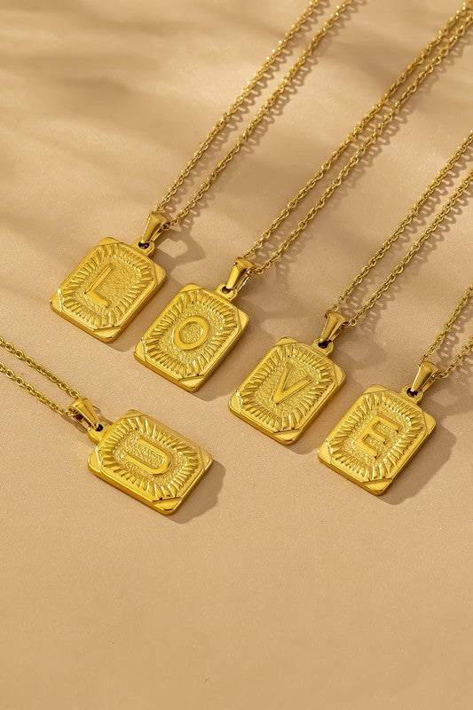 Collar con Inicial en Acero Inoxidable Chapado en Oro | No se Deslustra by LA3accessories