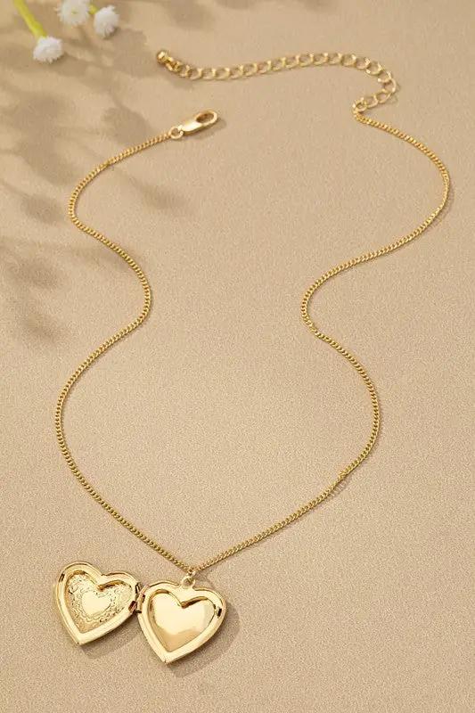 Collar Medallón Corazón que Abre | Grabado Floral Vintage by LA3accessories