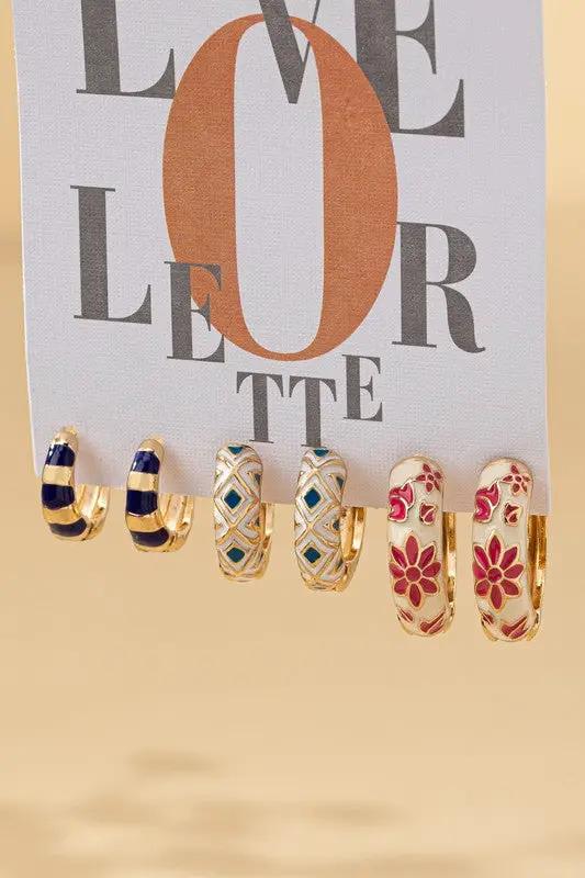 Aros Huggie de Acero Inoxidable para Mujer - Trio Flores y Bloques Esmaltados (Dorado) by LA3accessories