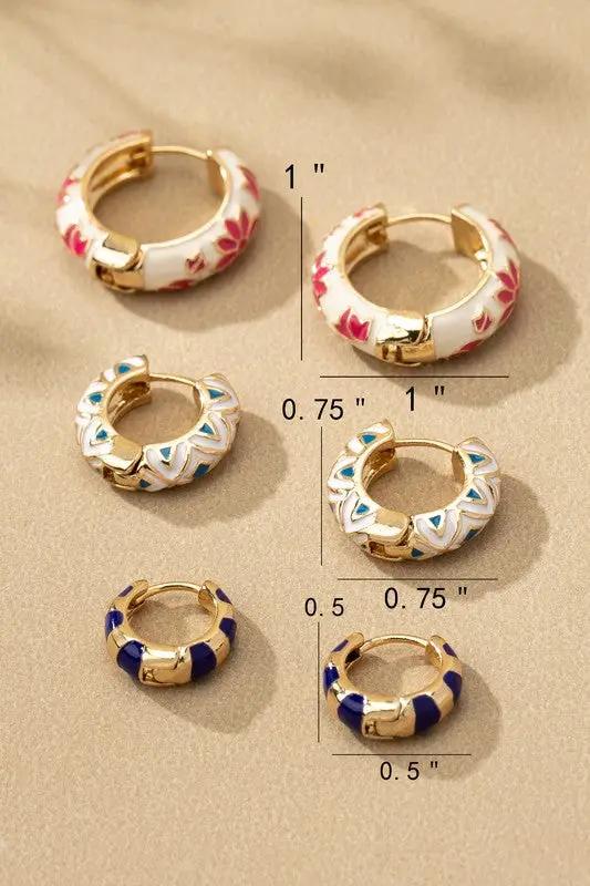 Aros Huggie de Acero Inoxidable para Mujer - Trio Flores y Bloques Esmaltados (Dorado) by LA3accessories