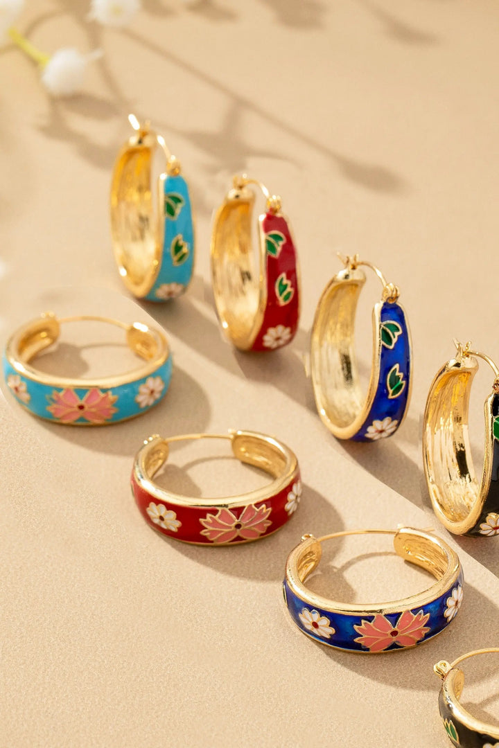 Pendientes de Aro con Flores de Cloisonné: Elegancia Floral Exquisita by Yanet Collective