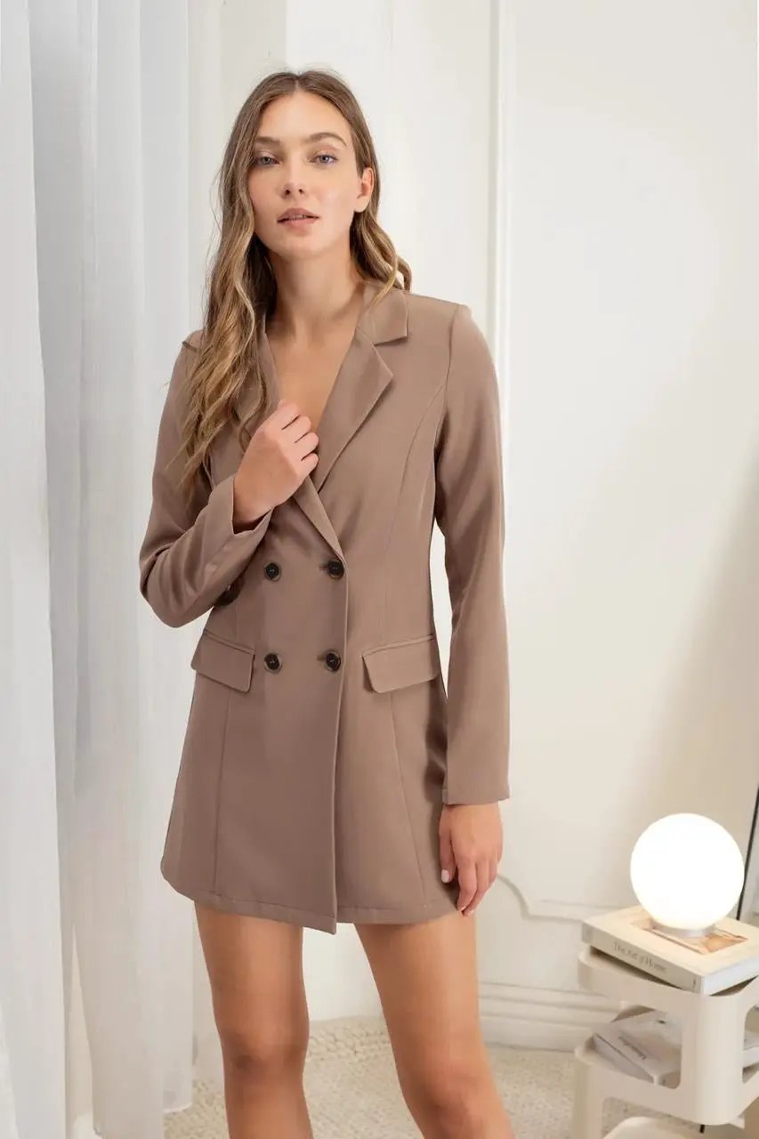 BLAZER VESTIDO CORTÓ DE MANGA LARGA CON BOTONES EN EL FRENTE by Yanet Collection