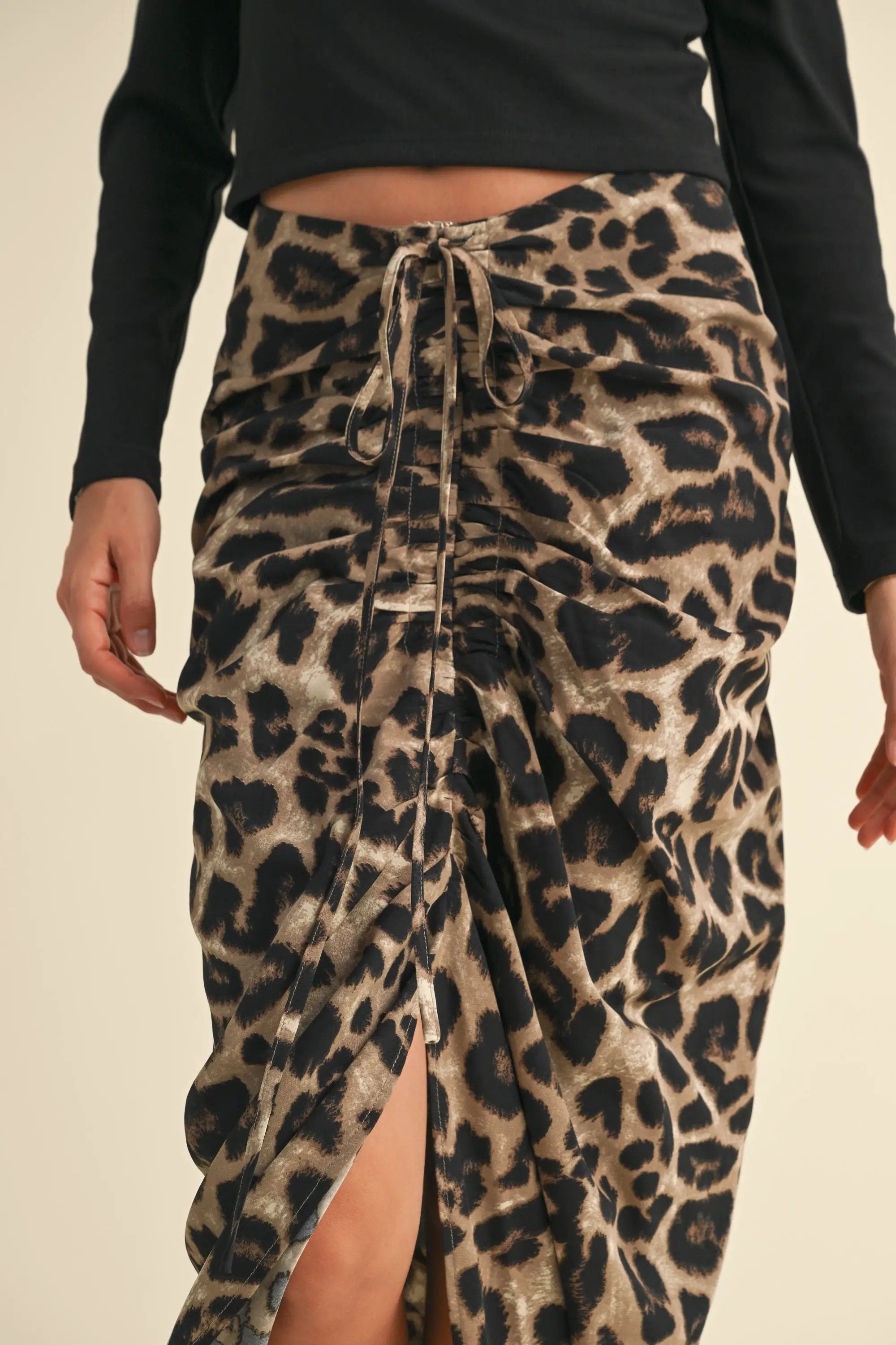 Falda Midi con Detalle Fruncido de Estampado Leopardo Animal by Yanet Collection