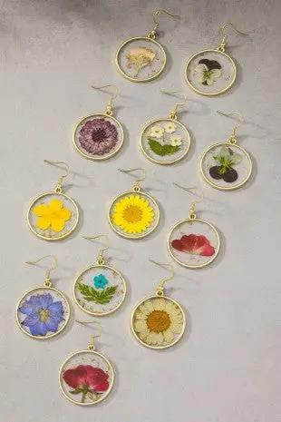 Pendientes colgantes de flores secas con el mes de nacimiento by Yanet Collective