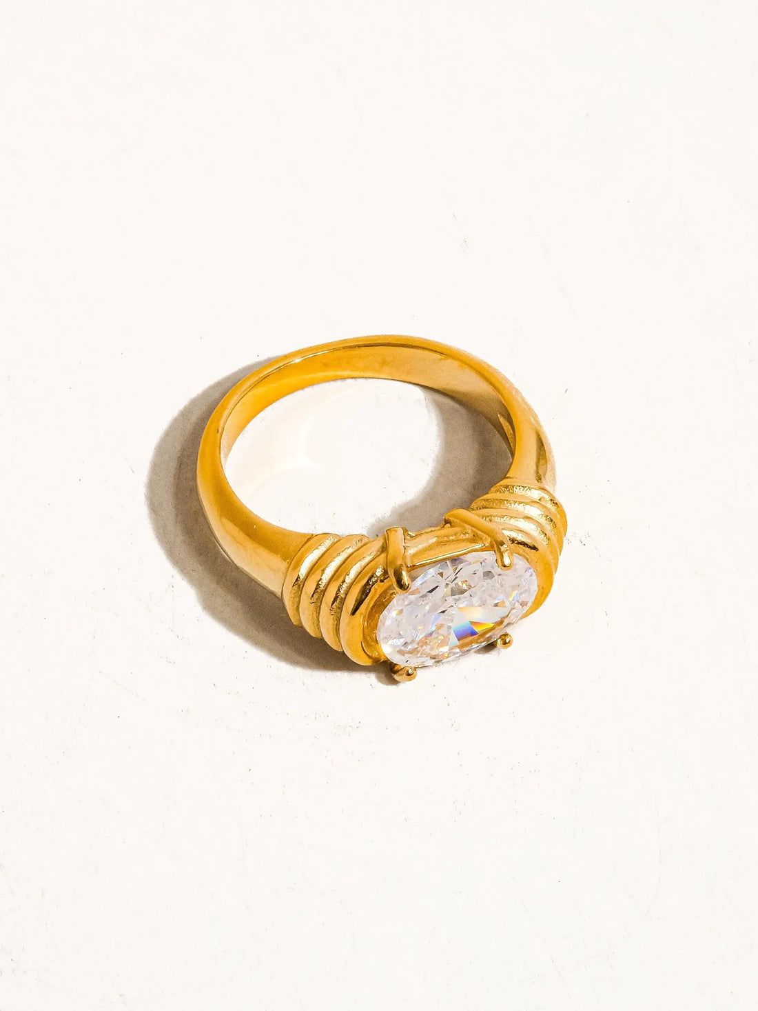 Anillo de Zirconia Chapado en Oro 18K para Mujer – Antideslustre, Acero Inoxidable by Flanerie