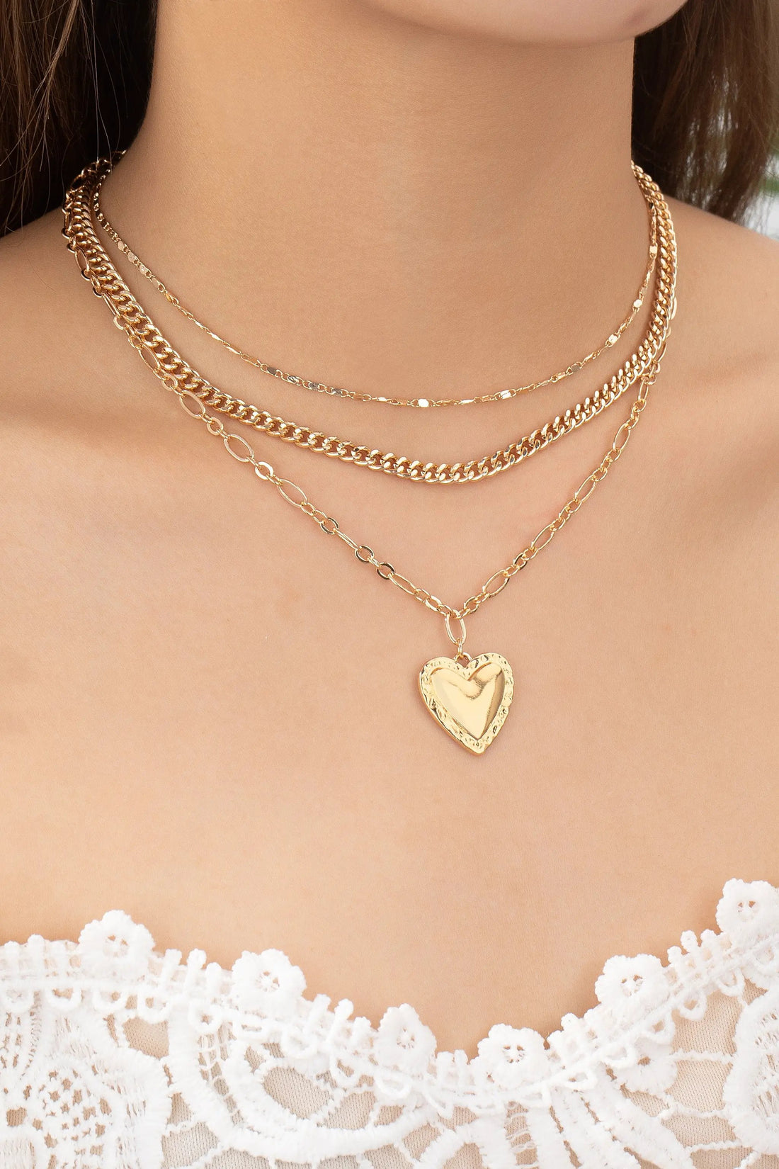 Collar de 3 Capas con Cadena Mixta y Colgante de Corazón: Elegancia en Cada Detalle by Yanet Collective