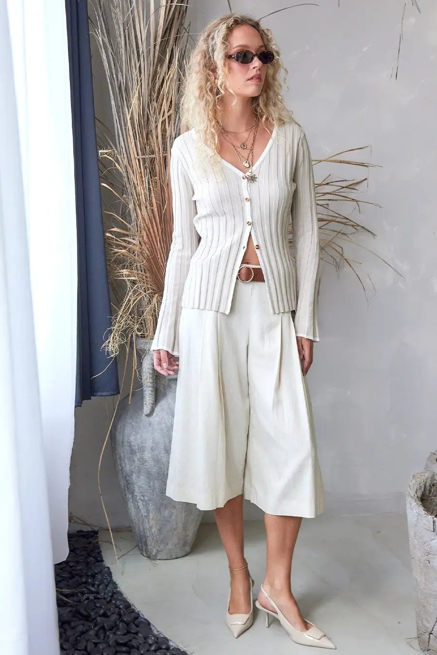 Cardigan Top Sueter Beige Tejido de Canalé 🤍 con Botones Carey y Mangas Acampanadas | Ribbed Knit Top by Yanet Collective