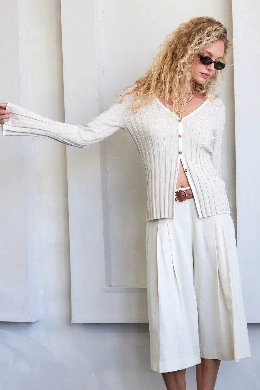 Cardigan Top Sueter Beige Tejido de Canalé 🤍 con Botones Carey y Mangas Acampanadas | Ribbed Knit Top by Yanet Collective