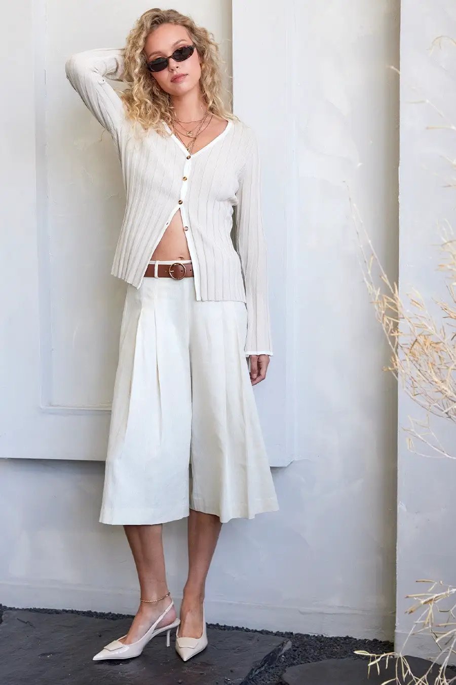 Cardigan Top Sueter Beige Tejido de Canalé 🤍 con Botones Carey y Mangas Acampanadas | Ribbed Knit Top by Yanet Collective