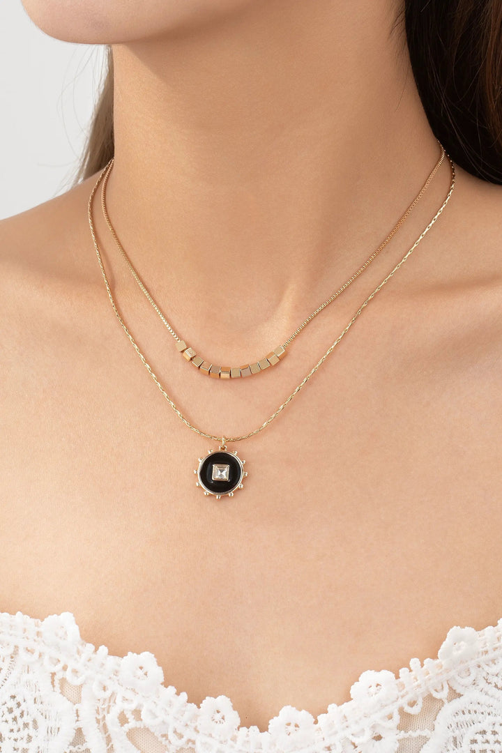 Set de 2 Collares con Cubo y Moneda - Baño Oro Brillante by Yanet Collection