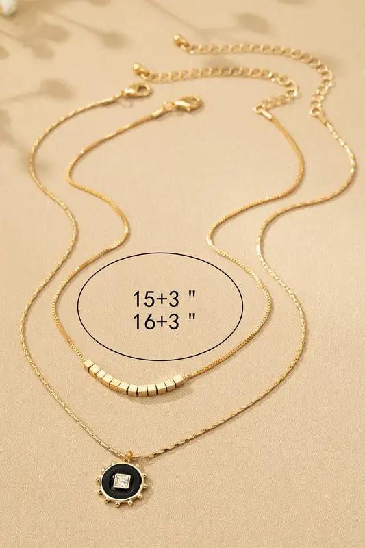 Conjunto De Dos Collares Con Dije Cubo Y Moneda Esmaltada En Cadena Tipo Box Con Cristales Baño De Oro Brillante by LA3accessories