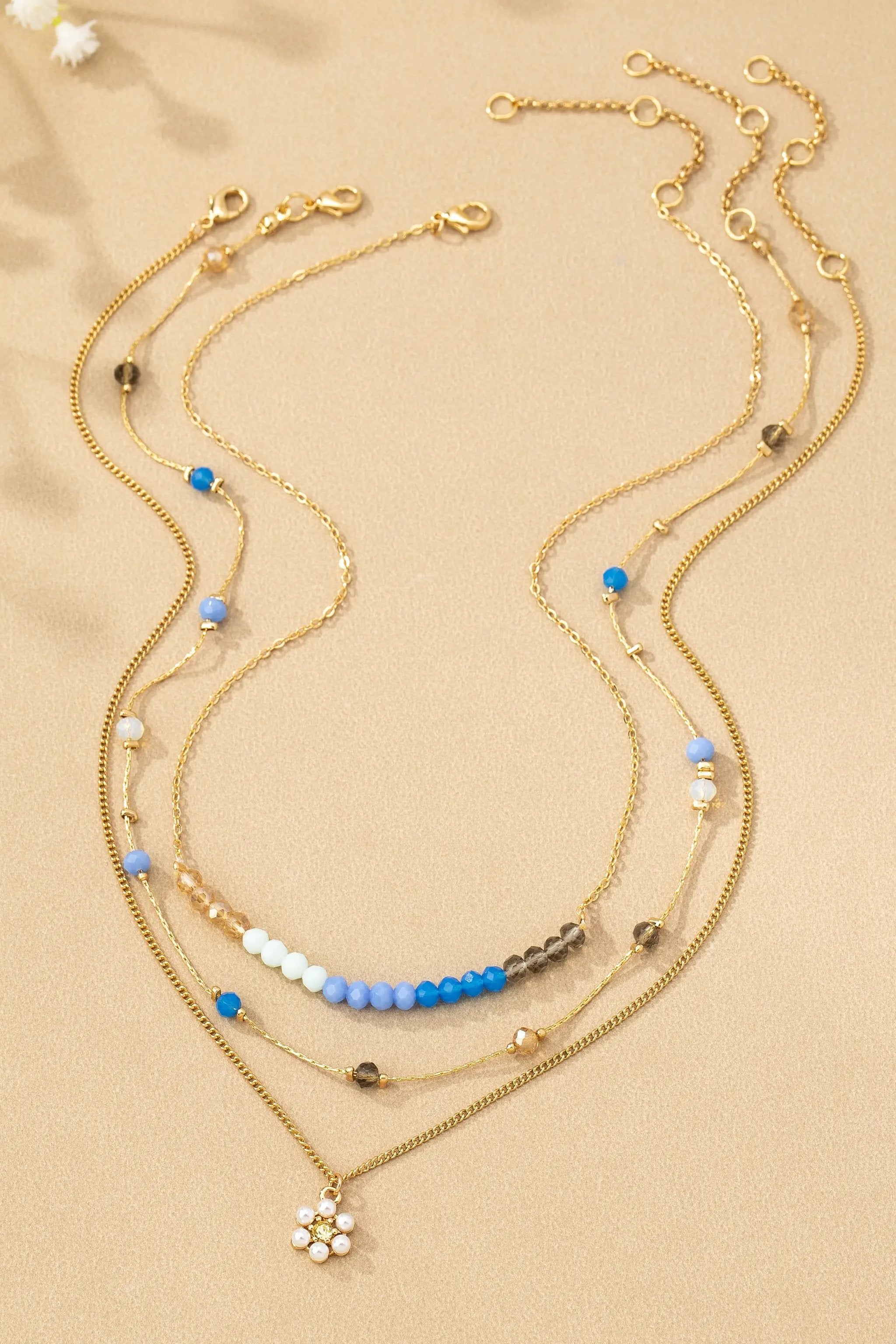 Collar Floral de Cuentas de Cristal Impermeable de 3 Filas: Elegancia y Estilo Duraderos by Yanet Collective