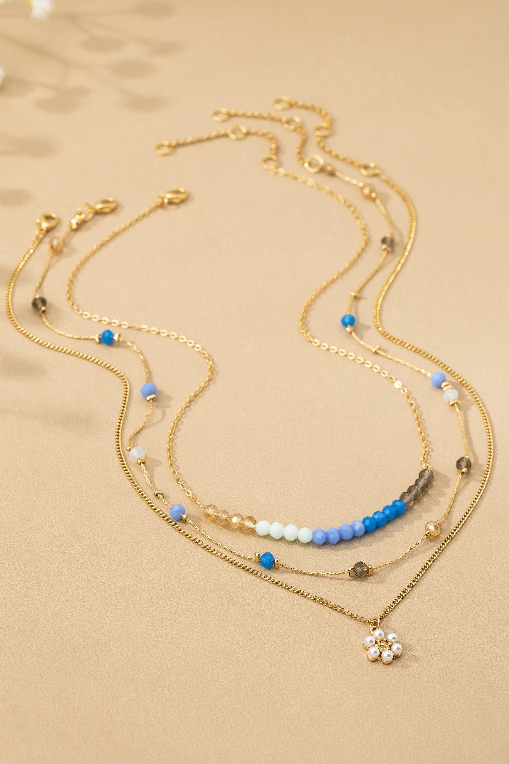Collar Floral de Cuentas de Cristal Impermeable de 3 Filas: Elegancia y Estilo Duraderos by Yanet Collective