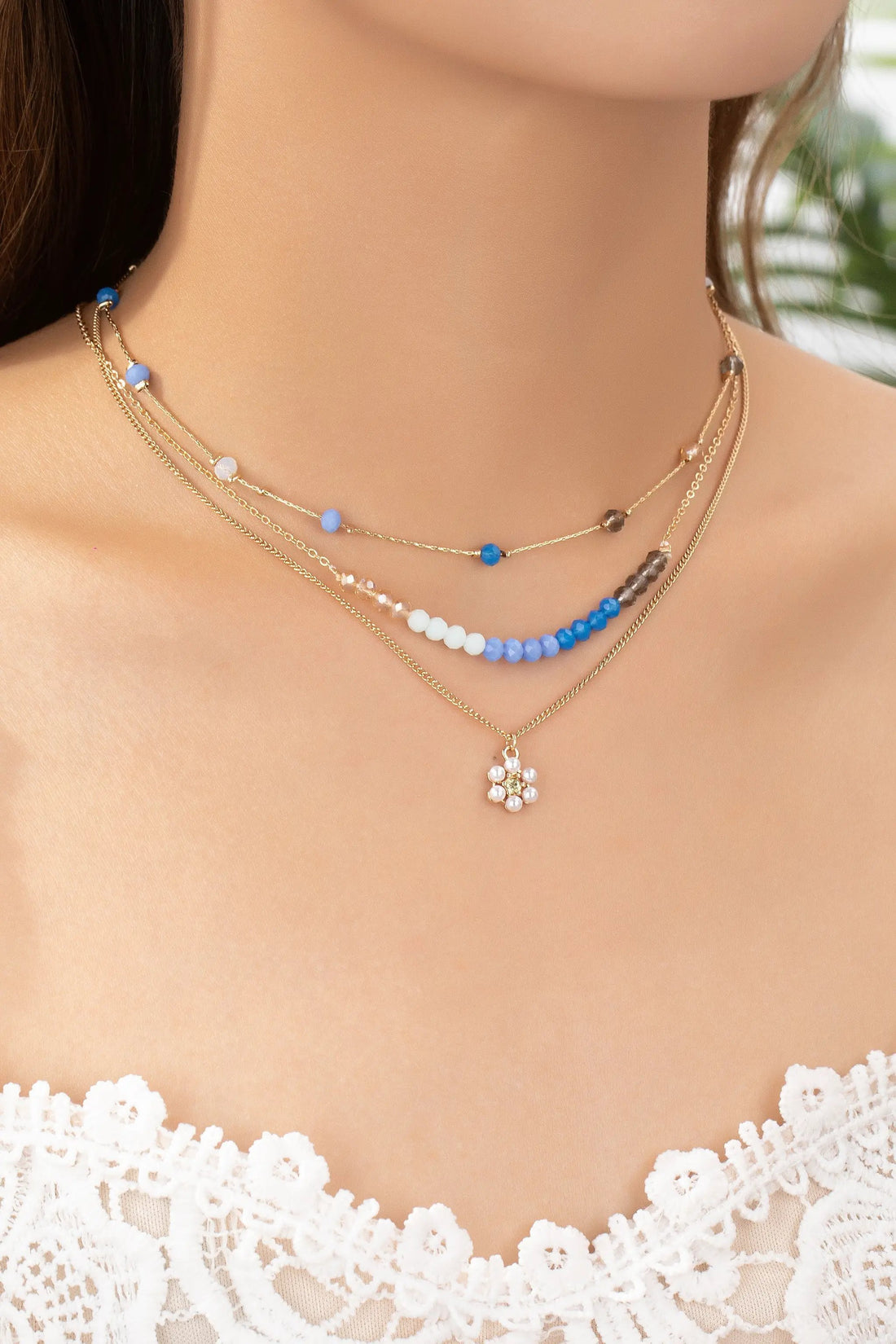Collar Floral de Cuentas de Cristal Impermeable de 3 Filas: Elegancia y Estilo Duraderos by Yanet Collective