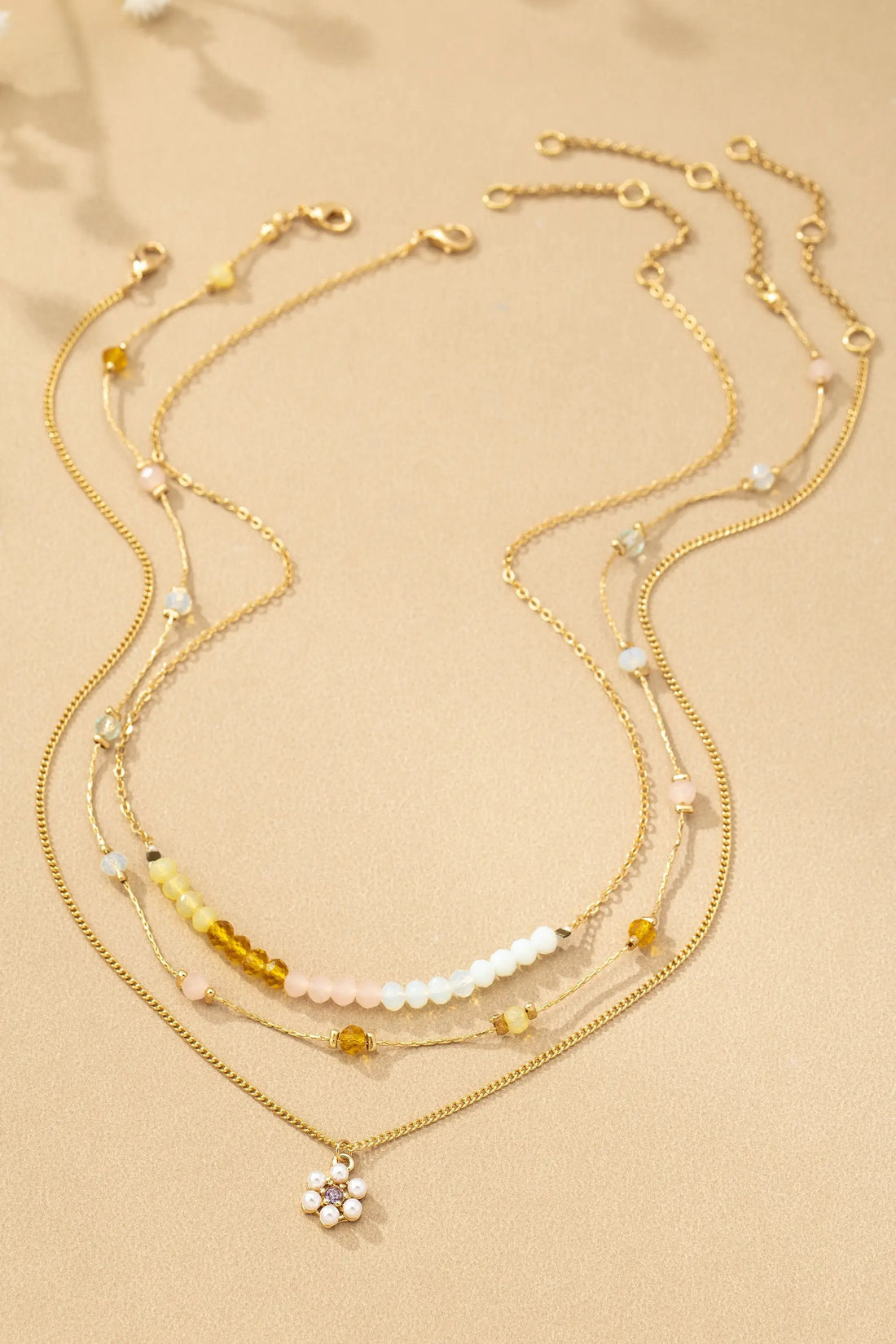 Collar Floral de Cuentas de Cristal Impermeable de 3 Filas: Elegancia y Estilo Duraderos by Yanet Collective