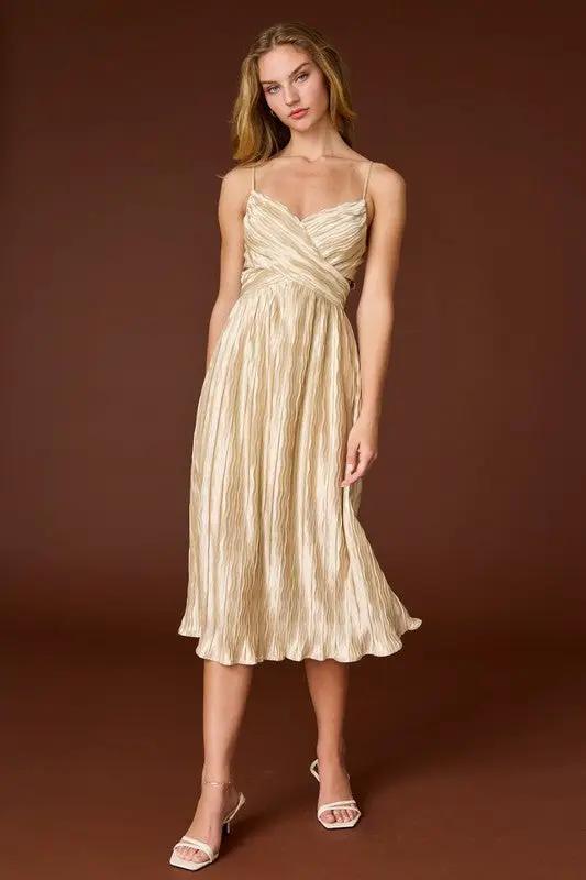 Vestido Midi Tirantes con Detalle Envolvente Tela Plisada by Yanet Collection