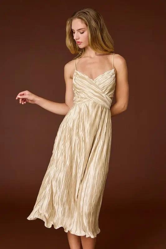 Vestido Midi Tirantes con Detalle Envolvente Tela Plisada by Yanet Collection