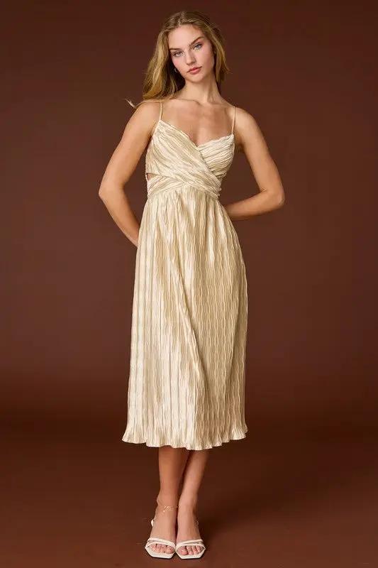 Vestido Midi Tirantes con Detalle Envolvente Tela Plisada by Yanet Collection
