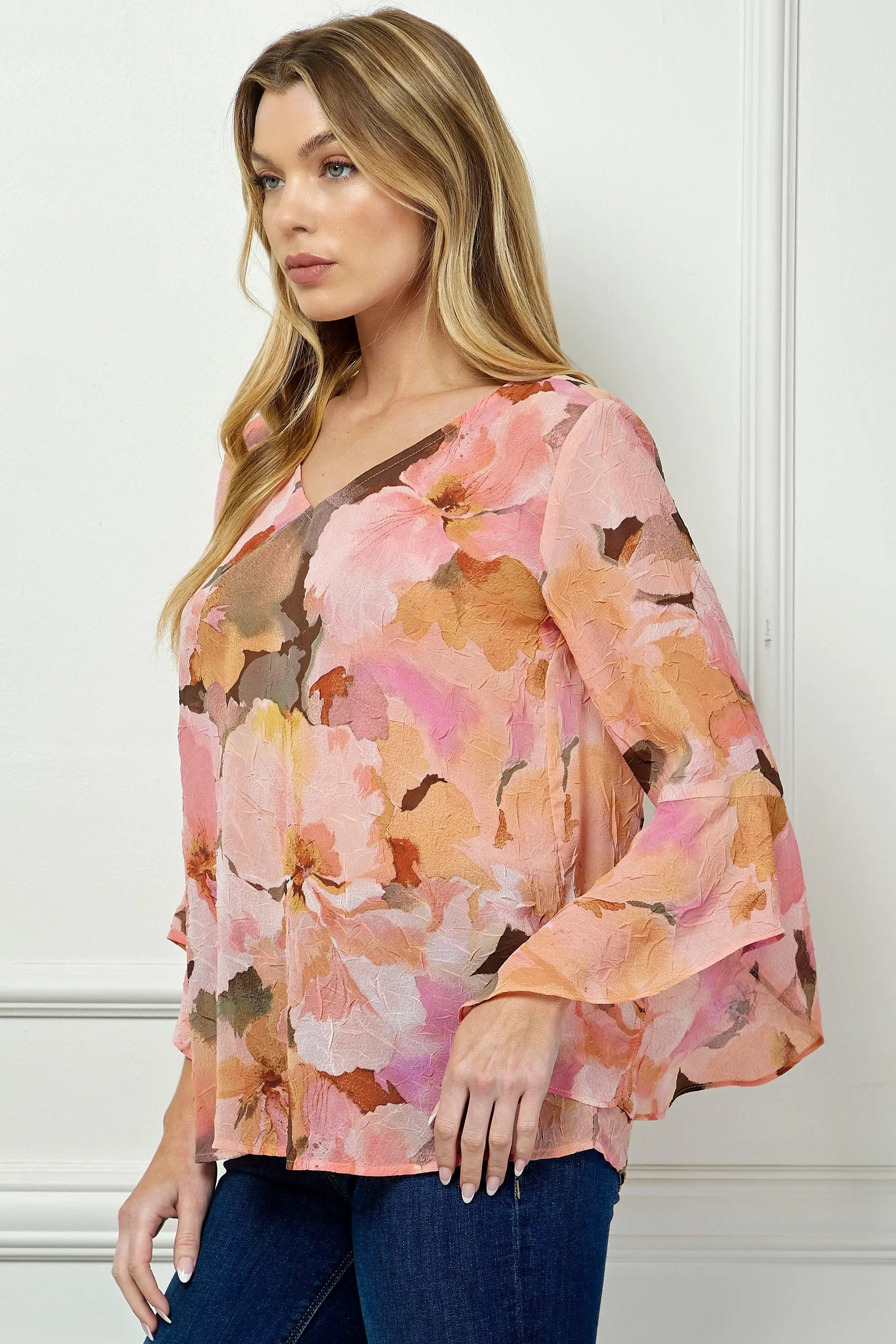 Elegante Blusa con Volantes y Cuello en V by Yanet Collective