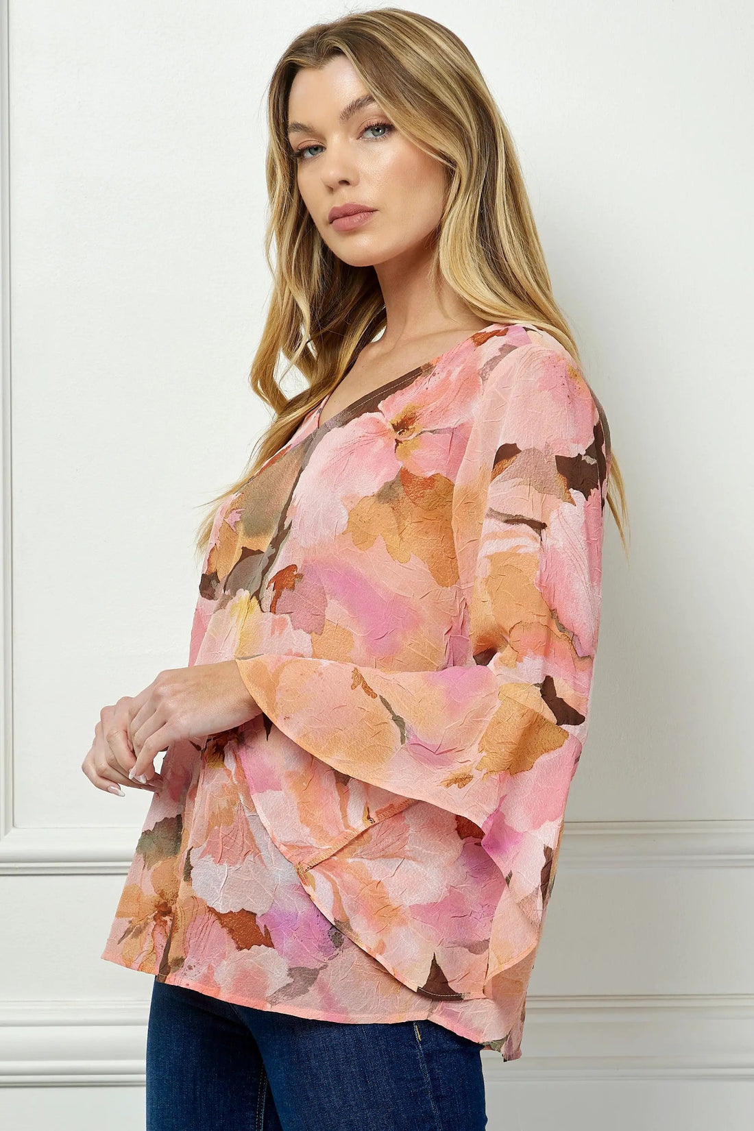 Elegante Blusa con Volantes y Cuello en V by Yanet Collective